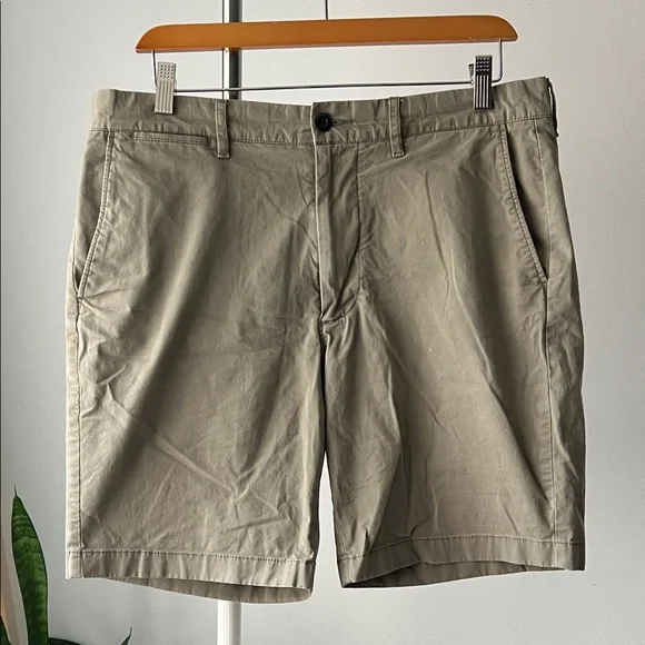 J. Crew Men's Khaki Flat Front Shorts 33 - Picture 1 of 7